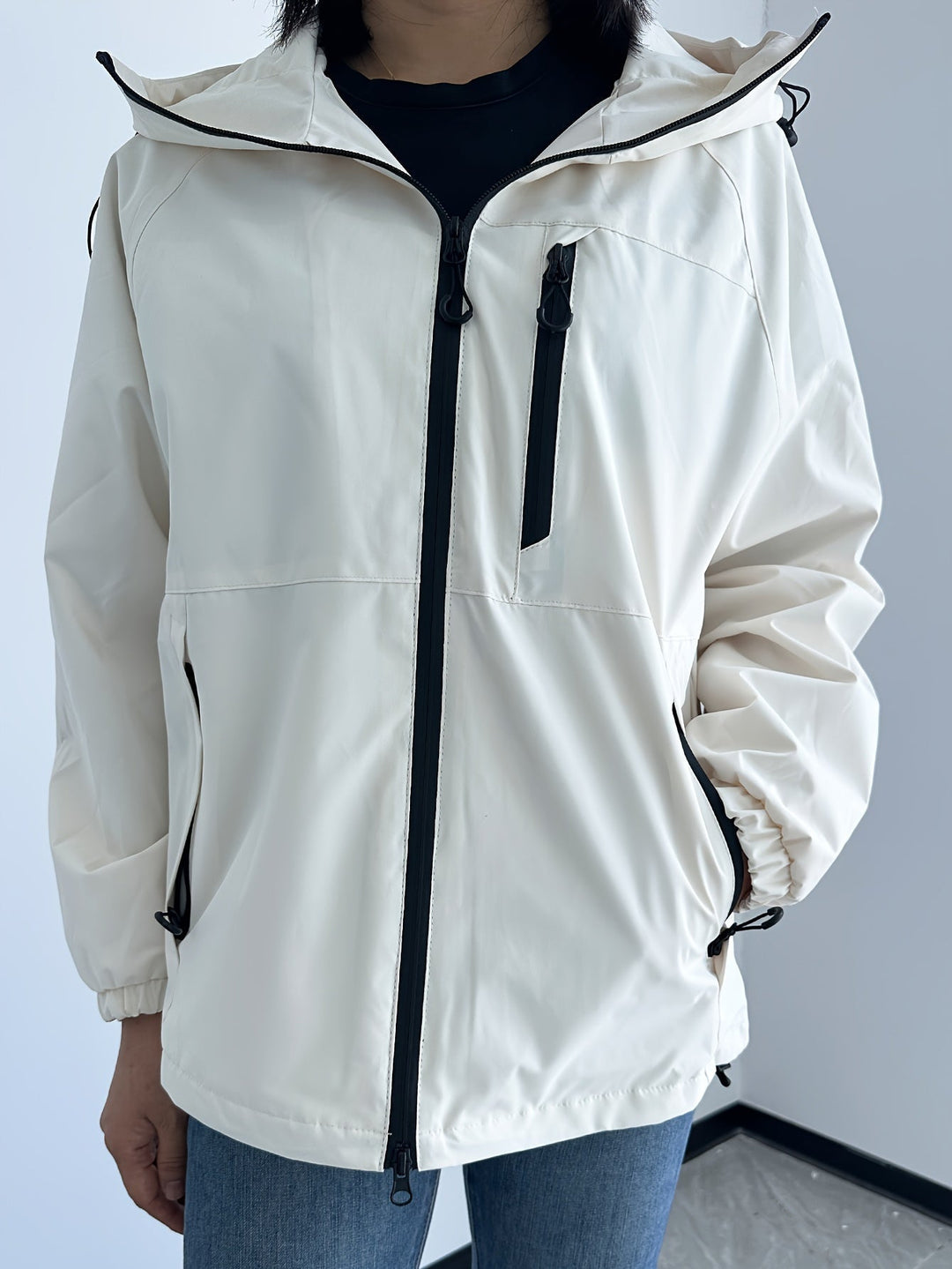 Winddichte Regenjacke mit Kapuze für Damen – Stilvoller Schutz für jedes Wetter 3