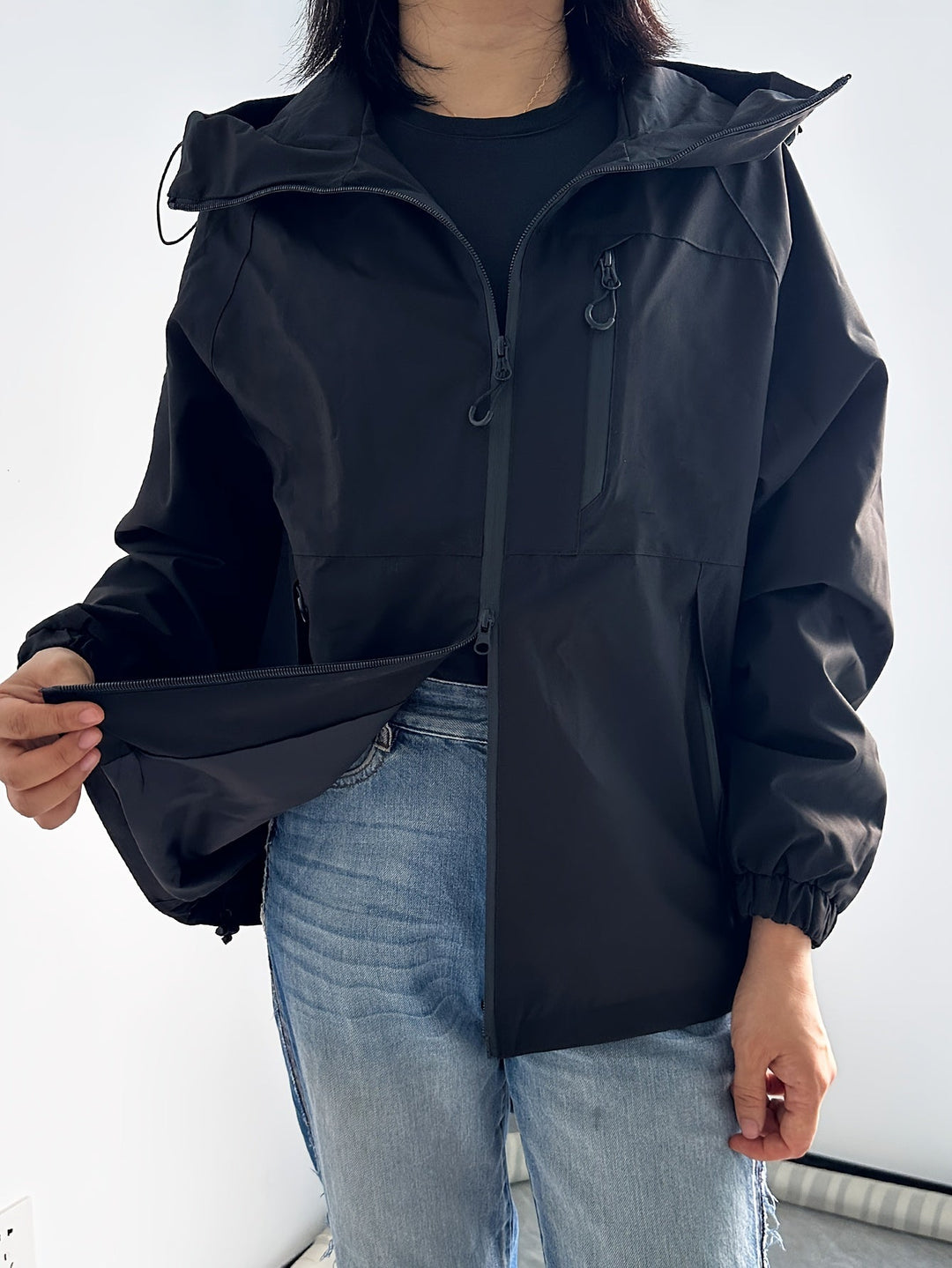 Winddichte Regenjacke mit Kapuze für Damen – Stilvoller Schutz für jedes Wetter 8