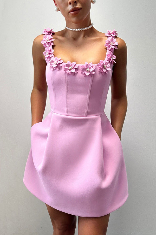 Cindy | Feminines Mini-Kleid mit Blumenapplikationen