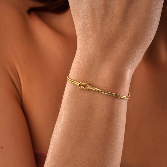 Damen Stilvolles Liebesknoten Armband In Elegantem Design – Zeitloser Schmuck