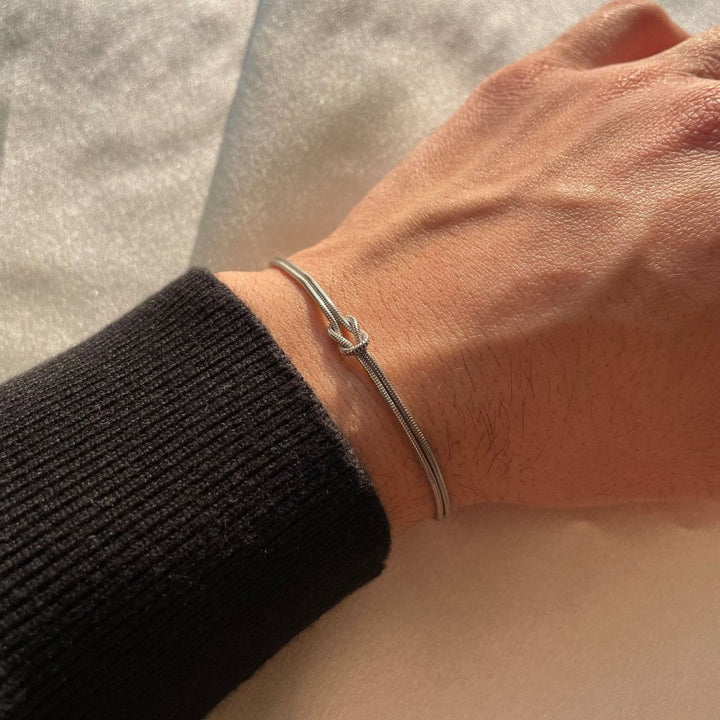Damen Stilvolles Liebesknoten Armband In Elegantem Design – Zeitloser Schmuck