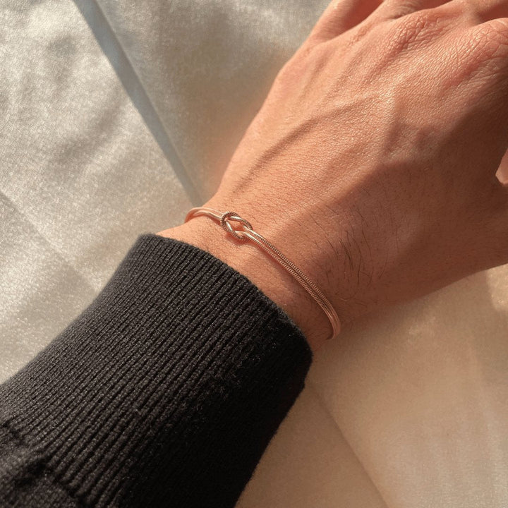 Damen Stilvolles Liebesknoten Armband In Elegantem Design – Zeitloser Schmuck