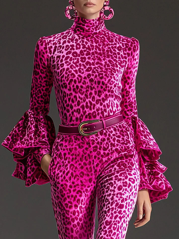 Damen-Set: Rosa Leopardenmuster-Top mit Rüschen und Schlaghose – Retro-Outfit