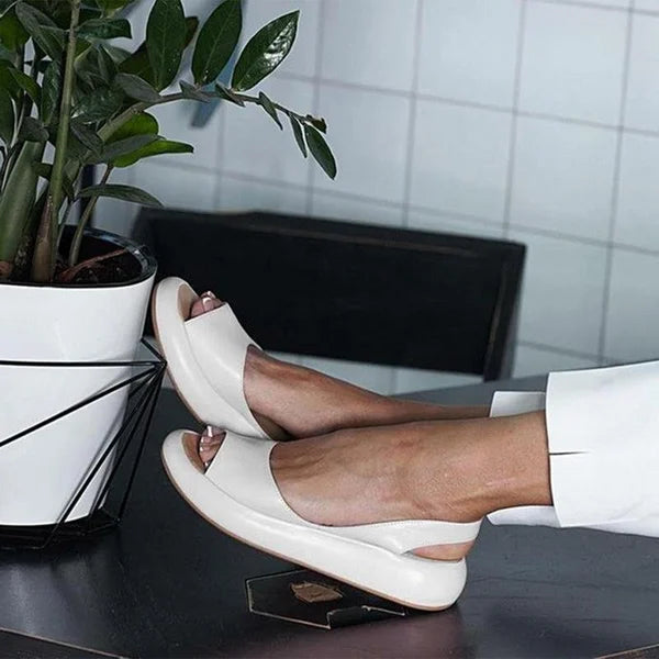 Bequeme Damen-Sandalen mit offener Zehenpartie – Sommer-Pantoletten aus Kunstleder