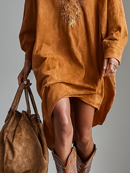 Besticktes Midikleid in Wildleder-Optik mit Reverskragen