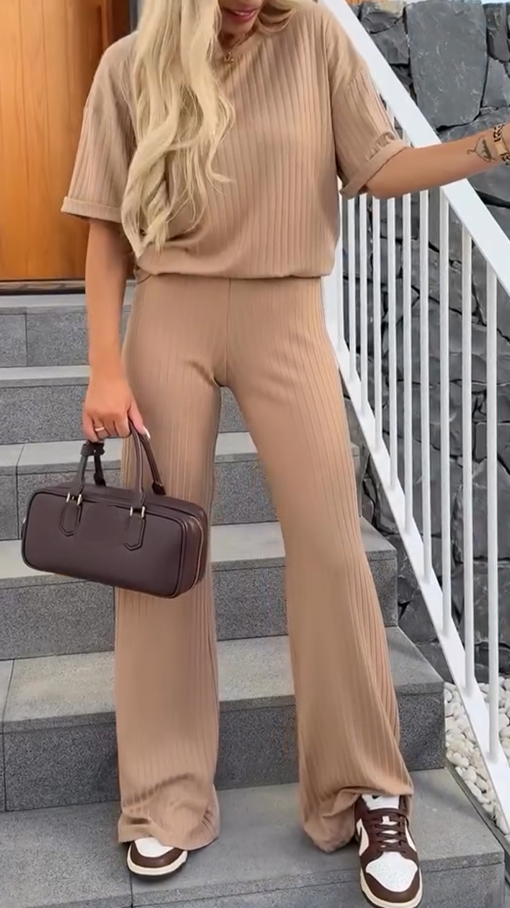Geripptes Lounge-Set für Damen