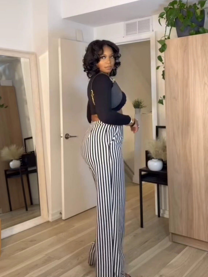 Damenhose mit Streifenmuster, hohem Bund und geradem Bein – Lässige Hose mit Taschen