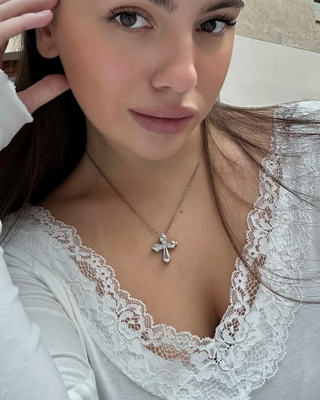 Aurora V-Ausschnitt Spitzenoberteil